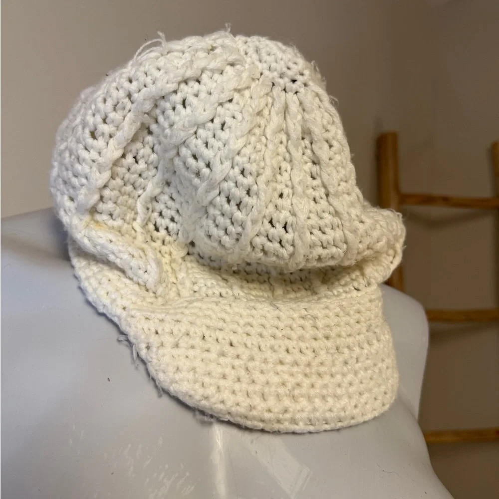 Barts Beanie Toque Adult One Size White Knit Brim Bill 100% Acrylic Ski Outdoors